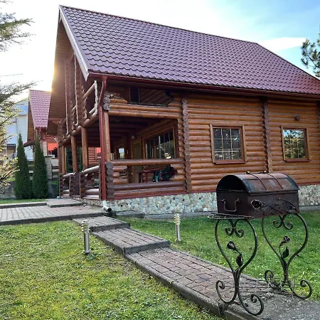 Деревянный коттедж Forest House Сходница