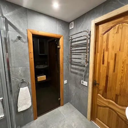 Деревянный коттедж Forest House *