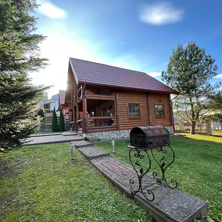 Forest House Деревянный коттедж *