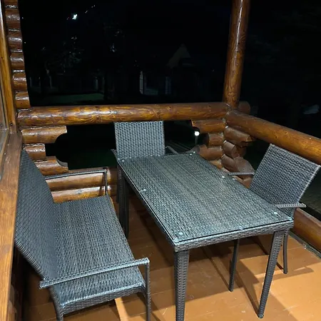 Деревянный коттедж Forest House