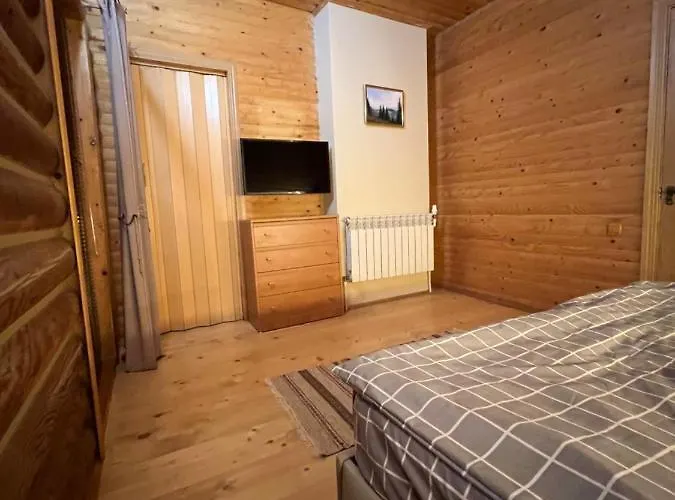 Forest House Lodge *