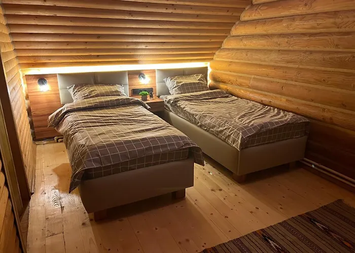 Forest House Lodge *